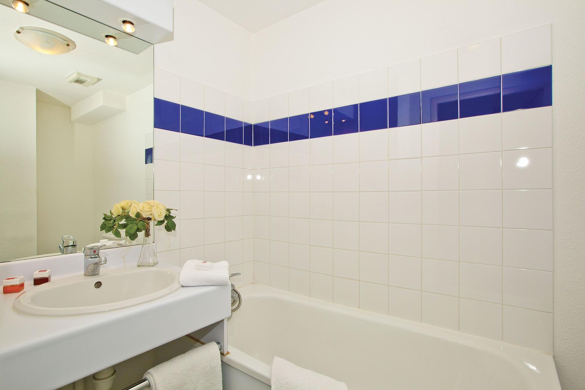 Sejours & Affaires Lyon Saint-Nicolas Exterior photo